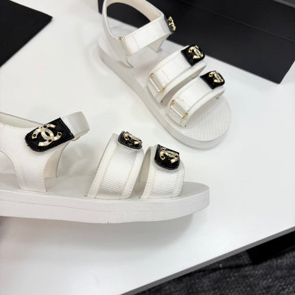 CC SANDAL 25S IN WHITE FABRIC WITH BLACK HARDWARE
