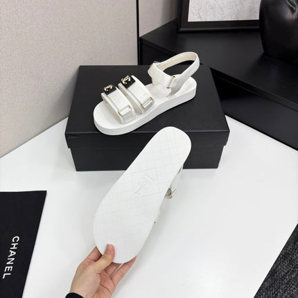 CC SANDAL 25S IN WHITE FABRIC WITH BLACK HARDWARE