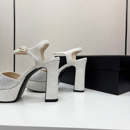 CC HEEL SANDAL 25S IN LIGHT GREY SUEDE WITH CRYSTAL