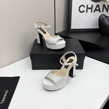 CC HEEL SANDAL 25S IN LIGHT GREY SUEDE WITH CRYSTAL