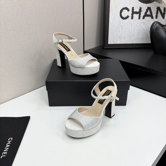 CC HEEL SANDAL 25S IN LIGHT GREY SUEDE WITH CRYSTAL