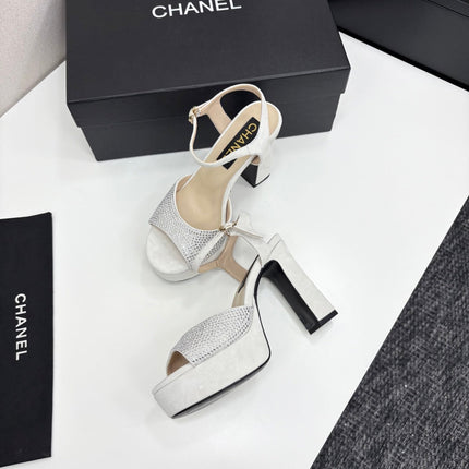 CC HEEL SANDAL 25S IN LIGHT GREY SUEDE WITH CRYSTAL