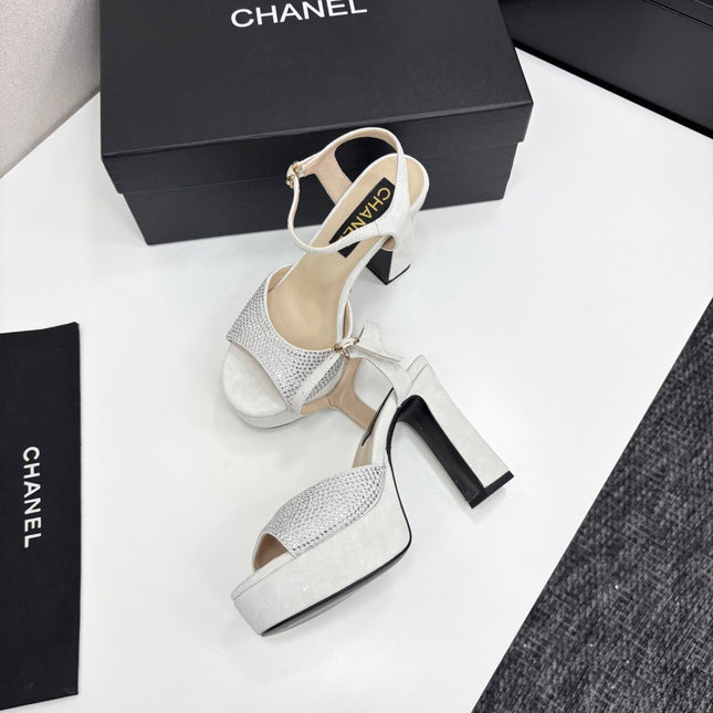 CC HEEL SANDAL 25S IN LIGHT GREY SUEDE WITH CRYSTAL