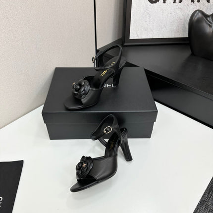 CC HEEL SANDAL 25S IN BLACK LAMBSKIN WITH CAMELLIA