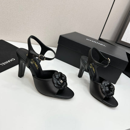 CC HEEL SANDAL 25S IN BLACK LAMBSKIN WITH CAMELLIA