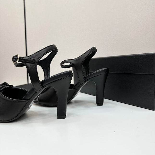 CC HEEL SANDAL 25S IN BLACK LAMBSKIN WITH CAMELLIA
