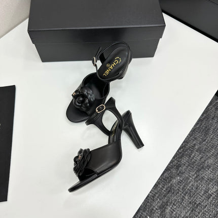 CC HEEL SANDAL 25S IN BLACK LAMBSKIN WITH CAMELLIA