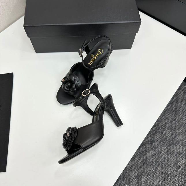 CC HEEL SANDAL 25S IN BLACK LAMBSKIN WITH CAMELLIA