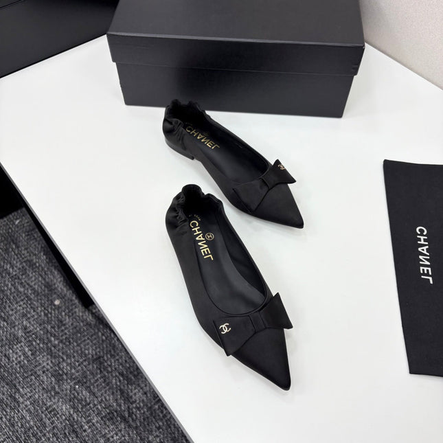 CC BALLET FLATS 25S IN BLACK SATIN WITH BOW