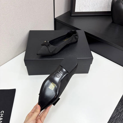 CC BALLET FLATS 25S IN BLACK SATIN WITH BOW