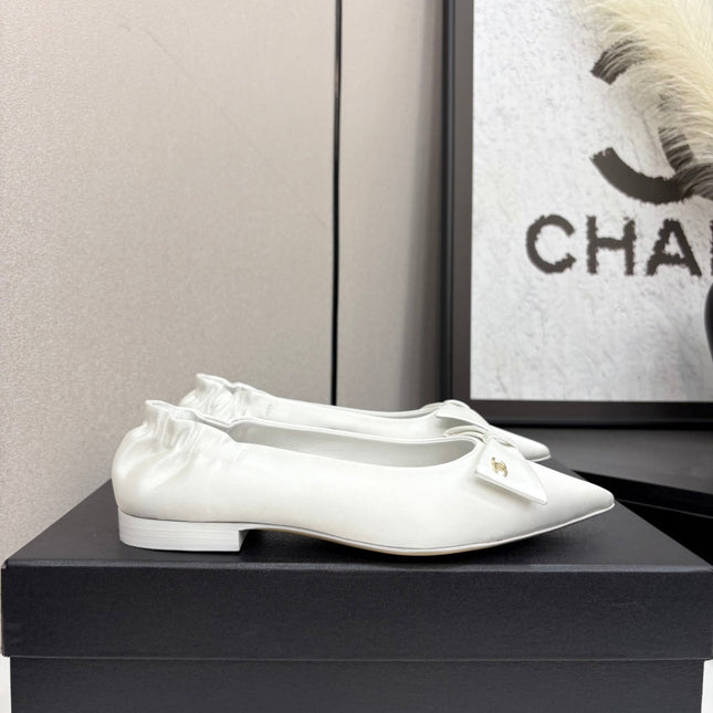 CC BALLET FLATS 25S IN WHITE SATIN WITH BOW