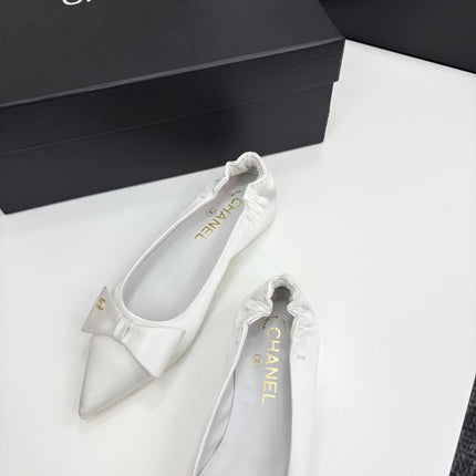 CC BALLET FLATS 25S IN WHITE SATIN WITH BOW