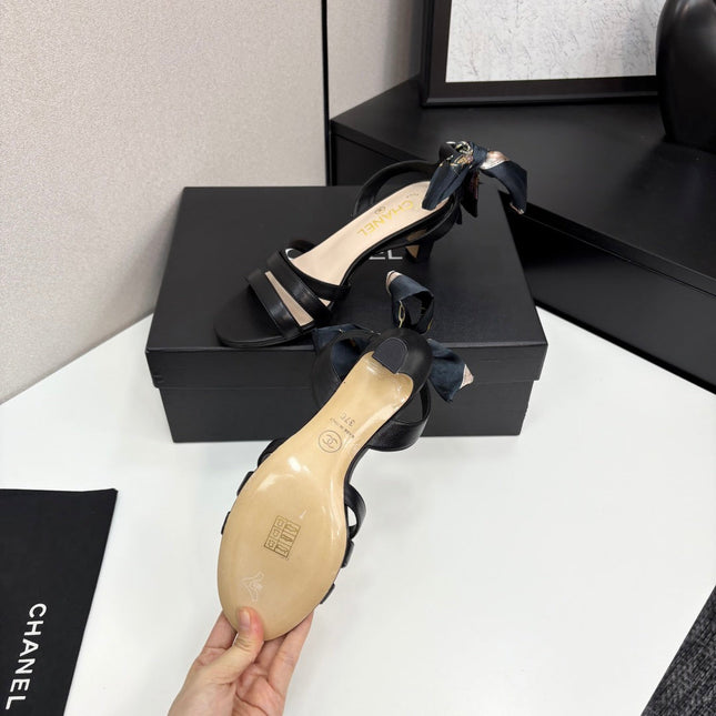 CC HEEL SANDAL 25S IN BLACK LAMBSKIN WITH SILK BOW