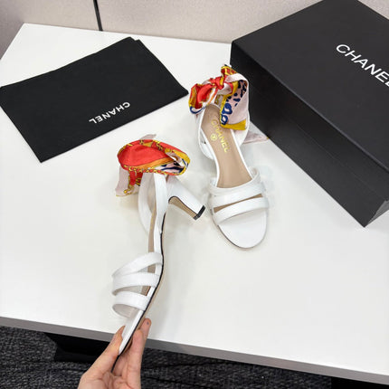 CC HEEL SANDAL 25S IN WHITE LAMBSKIN WITH SILK BOW