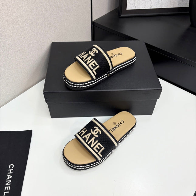 CC SLIDE SANDALS 25S IN BEIGE CALFSKIN MIX BLACK FABRIC