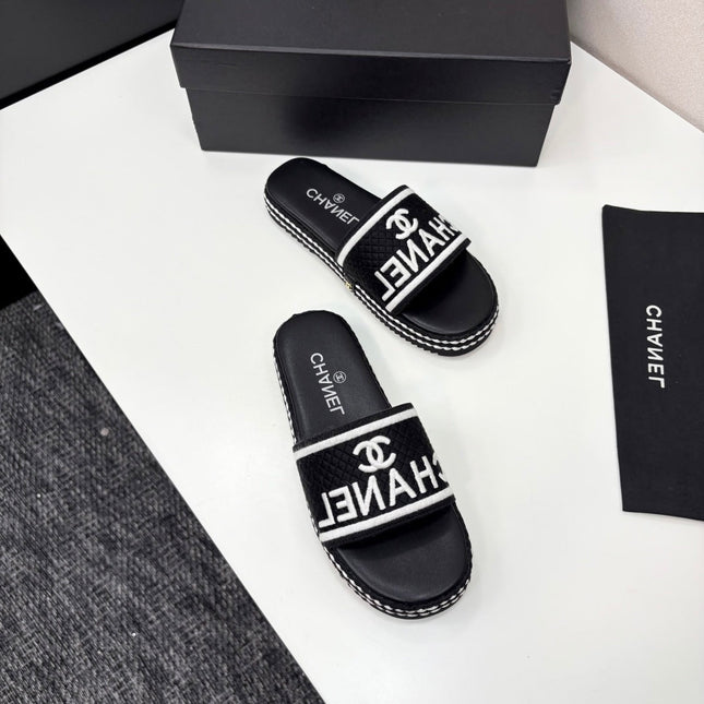 CC SLIDE SANDALS 25S IN BLACK FABRIC AND CALFSKIN