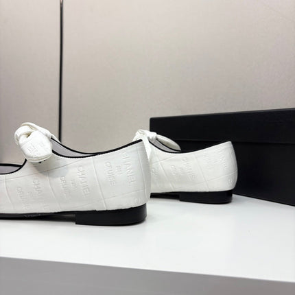 CC BALLET FLATS 25S IN WHITE AND BLACK FABRIC WITH BOW