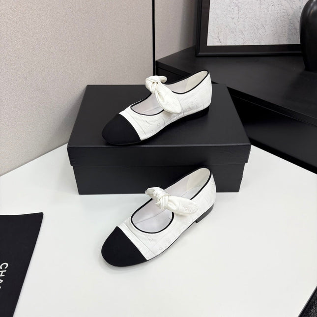 CC BALLET FLATS 25S IN WHITE AND BLACK FABRIC WITH BOW