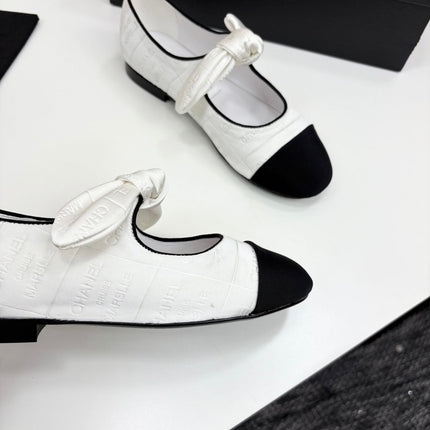 CC BALLET FLATS 25S IN WHITE AND BLACK FABRIC WITH BOW