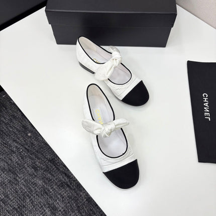 CC BALLET FLATS 25S IN WHITE AND BLACK FABRIC WITH BOW