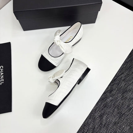 CC BALLET FLATS 25S IN WHITE AND BLACK FABRIC WITH BOW