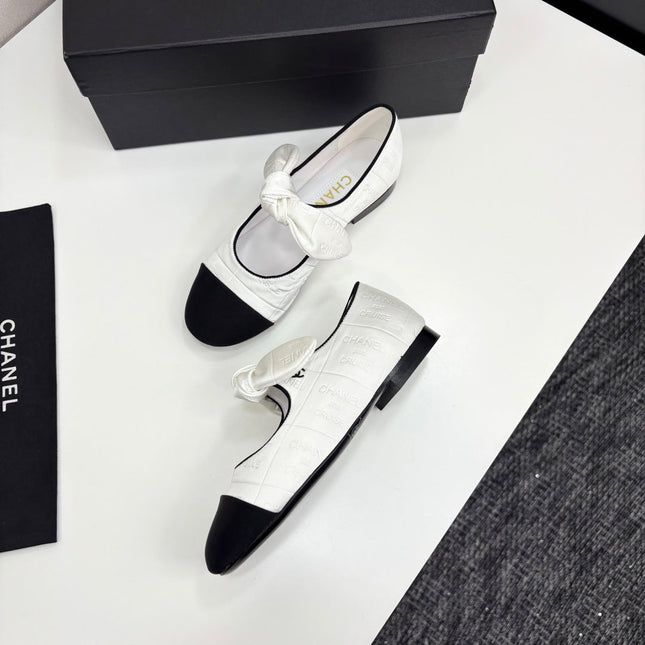 CC BALLET FLATS 25S IN WHITE AND BLACK FABRIC WITH BOW