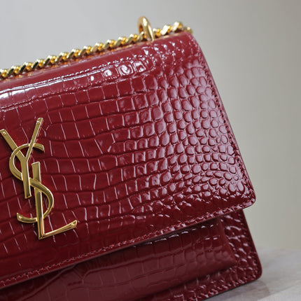 YSL 25S SUNSET MEDIUM 22 IN CRIMSON RED CROCODILE-EMBOSSED CALFSKIN GOLD HARDWRE
