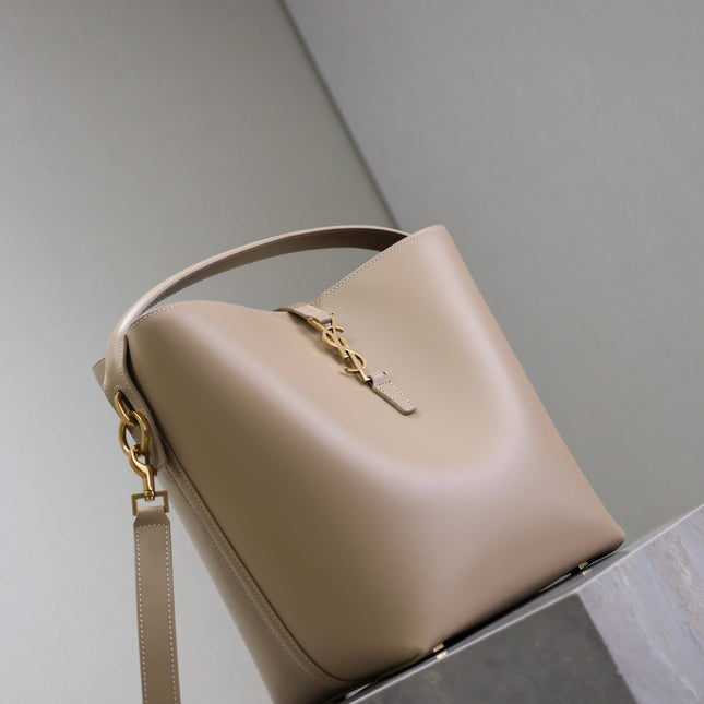 YSL 25S LE 5 À 7 BUCKET 26 IN NUDE CALFSKIN GOLD HARDWRE
