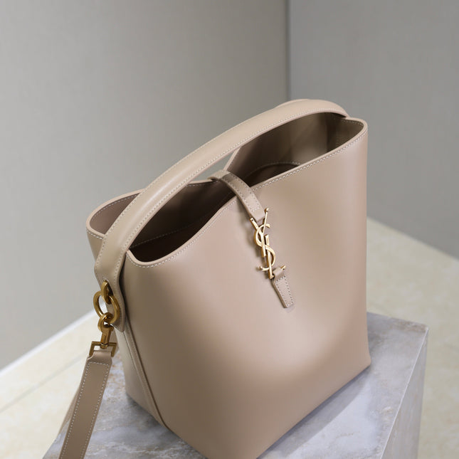 YSL 25S LE 5 À 7 BUCKET 26 IN NUDE CALFSKIN GOLD HARDWRE