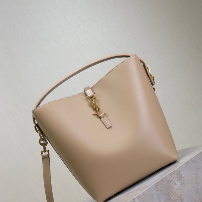 YSL 25S LE 5 À 7 BUCKET 26 IN NUDE CALFSKIN GOLD HARDWRE