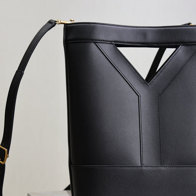 YSL 25S Y SMALL BUCKET 29 IN BLACK CALFSKIN GOLD HARDWRE