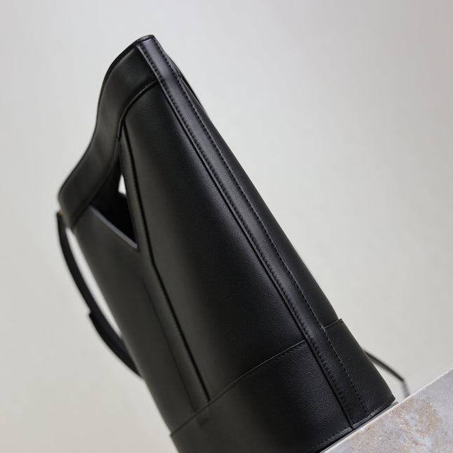 YSL 25S Y SMALL BUCKET 29 IN BLACK CALFSKIN GOLD HARDWRE