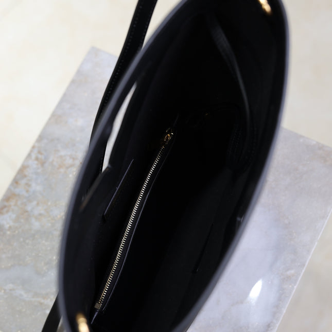 YSL 25S Y SMALL BUCKET 29 IN BLACK CALFSKIN GOLD HARDWRE