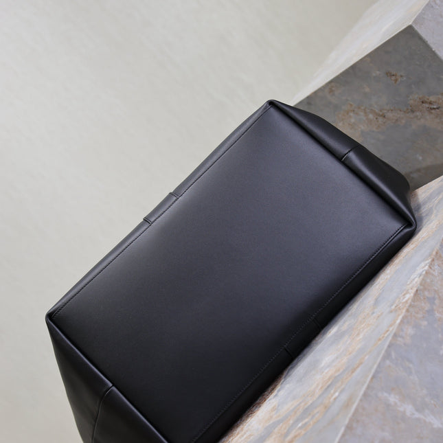 YSL 25S Y TOTE 50 IN BLACK CALFSKIN GOLD HARDWRE