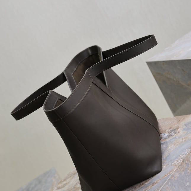 YSL 25S Y MAXI TOTE 50 IN MUTED CHARCOAL CALFSKIN GOLD HARDWRE