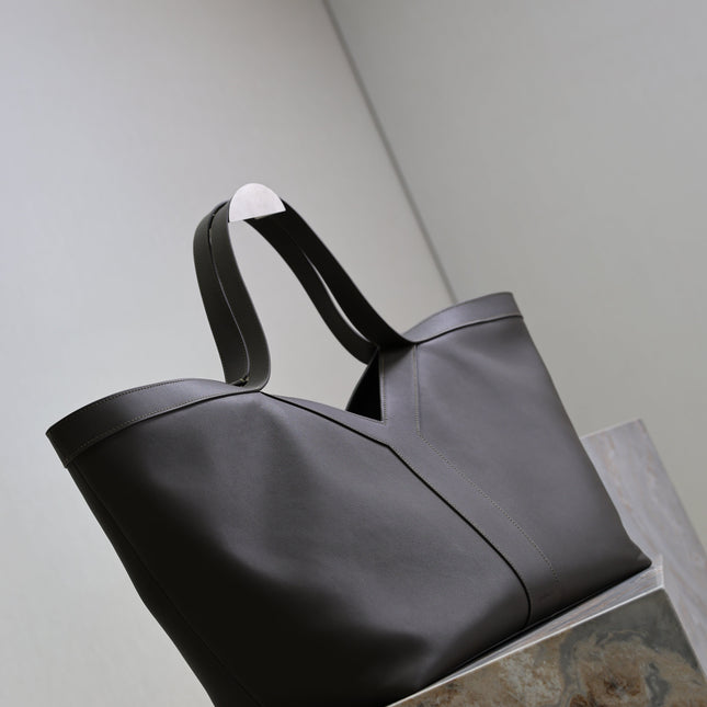 YSL 25S Y MAXI TOTE 50 IN MUTED CHARCOAL CALFSKIN GOLD HARDWRE