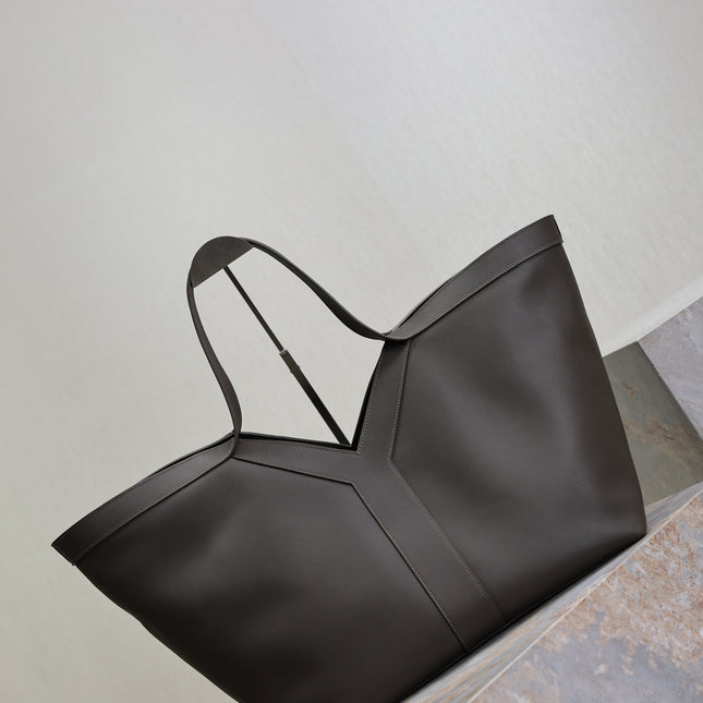 YSL 25S Y MAXI TOTE 50 IN MUTED CHARCOAL CALFSKIN GOLD HARDWRE