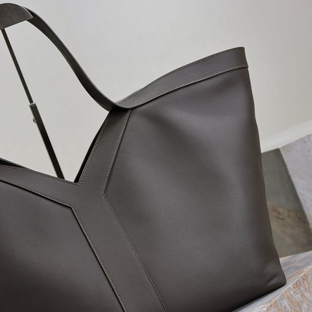 YSL 25S Y MAXI TOTE 50 IN MUTED CHARCOAL CALFSKIN GOLD HARDWRE