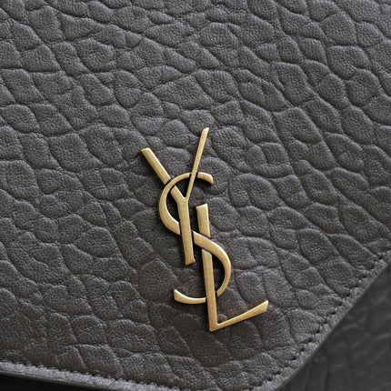 YSL 25S CASSANDRE ENVELOPE MESSENGER 35 IN LIGHT MUSK LAMBSKIN GOLD HARDWRE