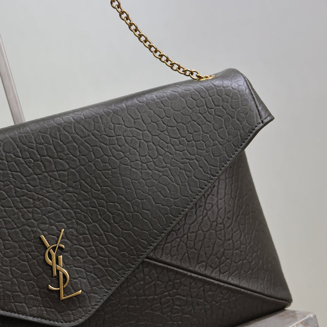 YSL 25S CASSANDRE ENVELOPE MESSENGER 35 IN LIGHT MUSK LAMBSKIN GOLD HARDWRE