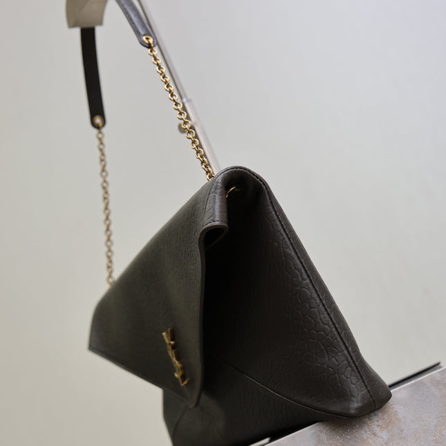 YSL 25S CASSANDRE ENVELOPE MESSENGER 35 IN LIGHT MUSK LAMBSKIN GOLD HARDWRE