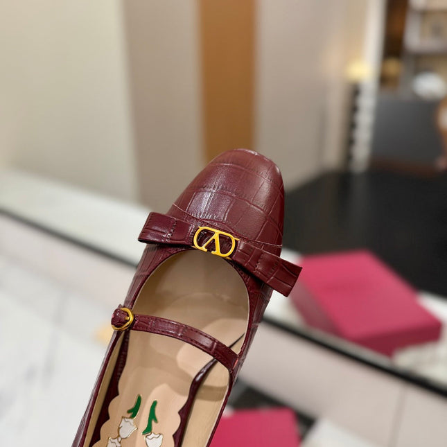 VLTN VLOGO SIGNATURE ROUND-TOE HEELS 25S IN DARK RED LAMBSKIN SNAKE-EMBOSSED