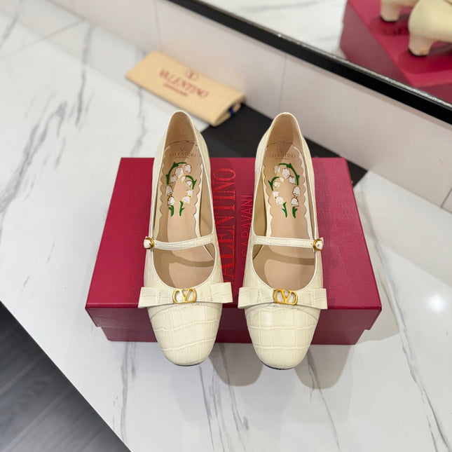 VLTN VLOGO SIGNATURE ROUND-TOE HEELS 25S IN CREAM WHITE LAMBSKIN SNAKE-EMBOSSED