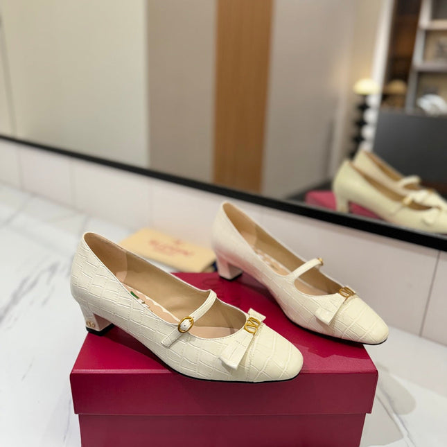 VLTN VLOGO SIGNATURE ROUND-TOE HEELS 25S IN CREAM WHITE LAMBSKIN SNAKE-EMBOSSED