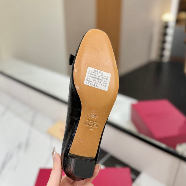 VLTN VLOGO SIGNATURE ROUND-TOE HEELS 25S IN BLACK LAMBSKIN SNAKE-EMBOSSED