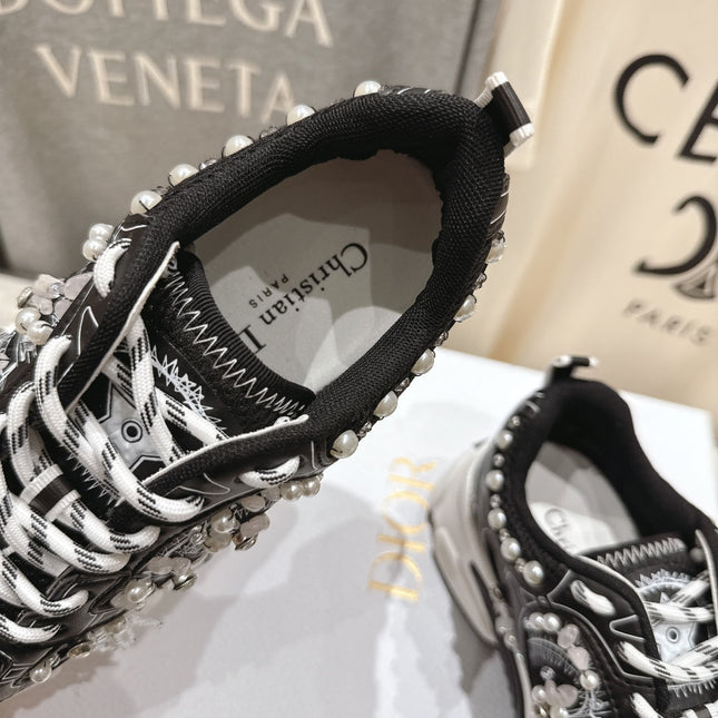 DIOR 25S SNEAKER IN BLACK LAMBSKIN AND MESH FABRIC WITH PEARL DETAILING