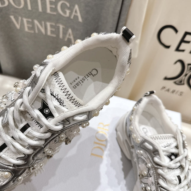 DIOR 25S SNEAKER IN SILVER LAMBSKIN AND MESH FABRIC WITH PEARL DETAILING