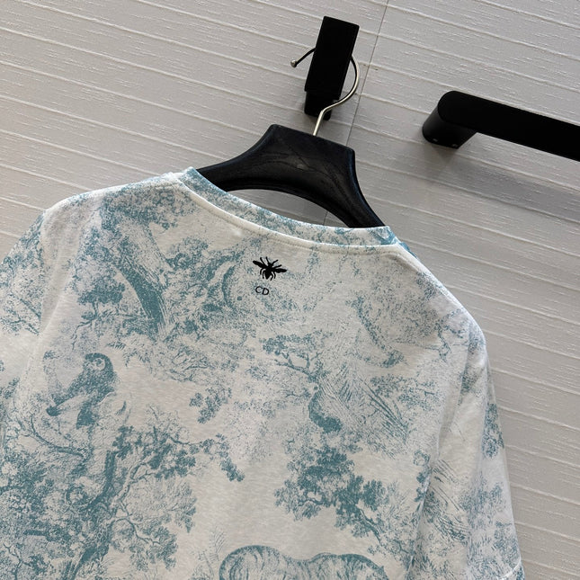 DIOR GRAPHIC PRINT T-SHIRT IN WHITE AND GREEN