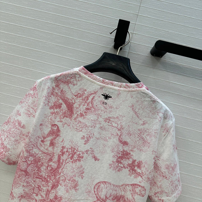 DIOR GRAPHIC PRINT T-SHIRT IN WHITE AND PINK