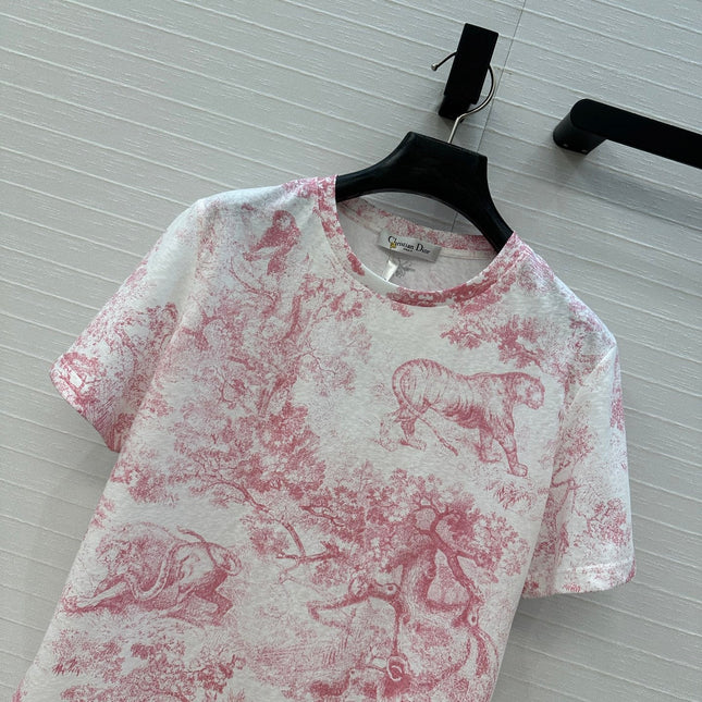 DIOR GRAPHIC PRINT T-SHIRT IN WHITE AND PINK
